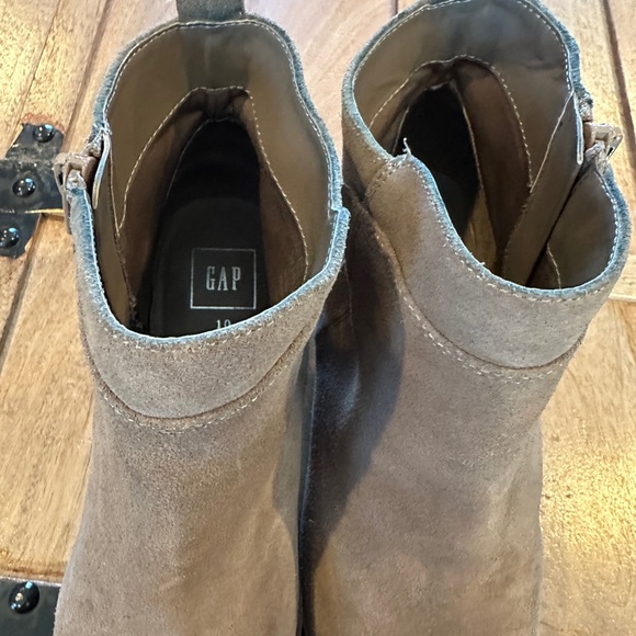 Women’s Gap Tan Suede Ankle Boots - Picture 9 of 11